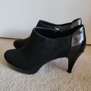 Bandolino - Size 6 - Platform Ankle Boot - Faux Suede & Snakeskin - Black
